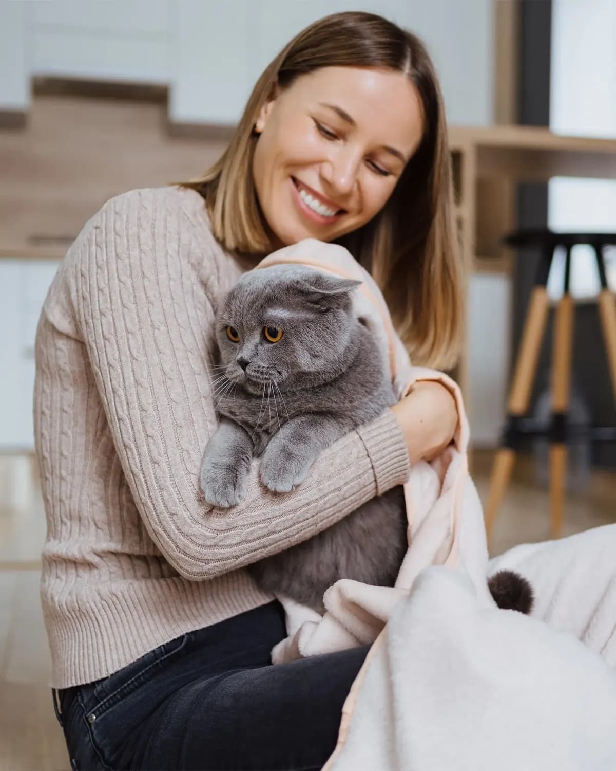Fabienne avec son chat Edda